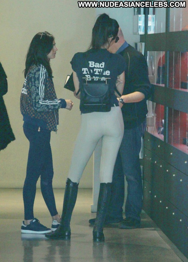 Kendall Jenner Los Angeles Posing Hot Beautiful Shopping Babe