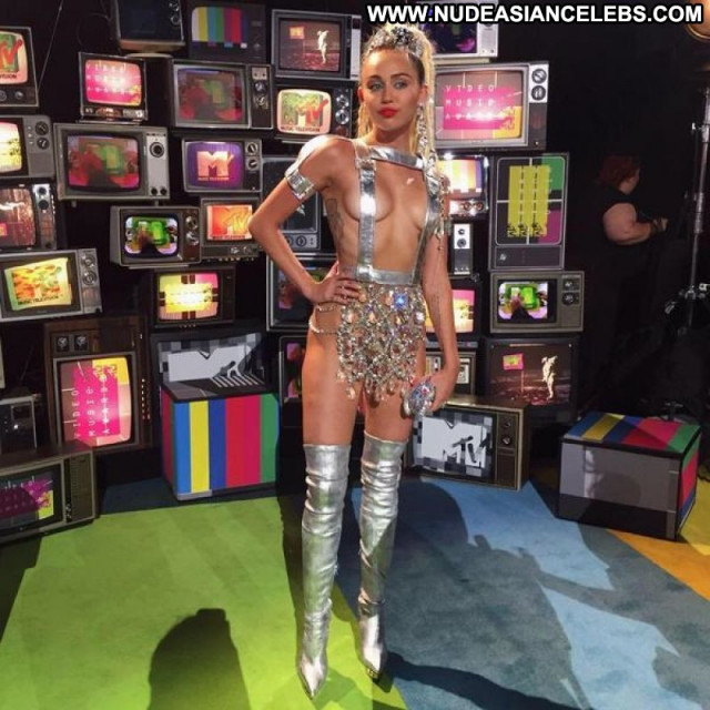 Miley Cyrus No Source  Celebrity Awards Beautiful Posing Hot Babe