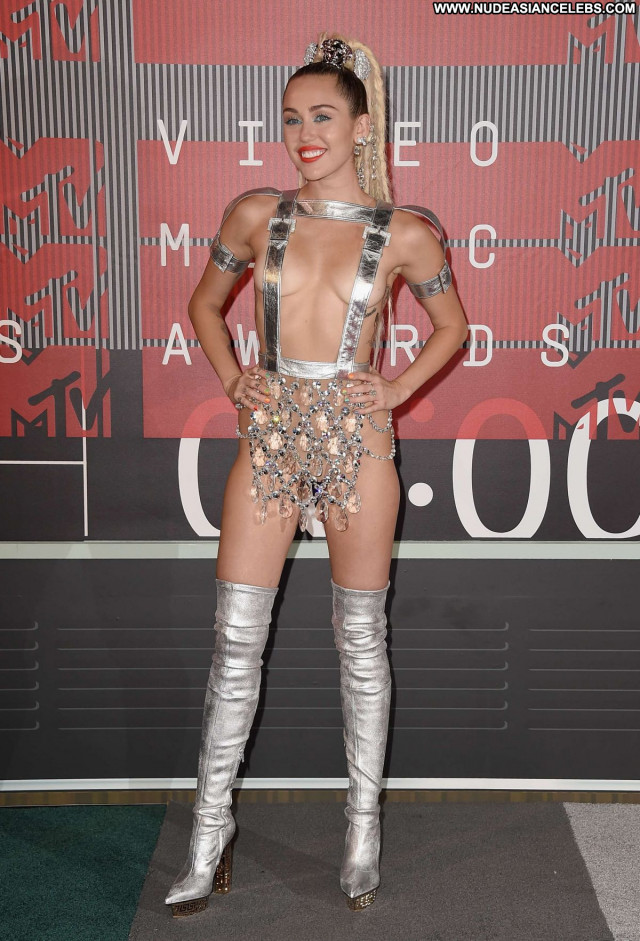 Miley Cyrus No Source  Awards Babe Posing Hot Celebrity Beautiful