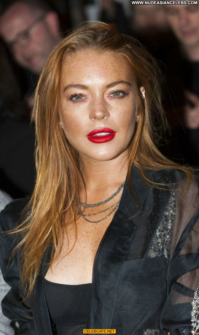 Lindsay Lohan Beautiful London Posing Hot Celebrity Babe