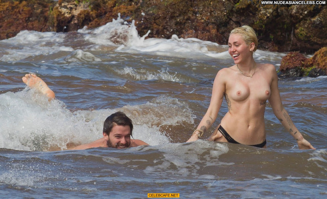 Miley Cyrus No Source  Toples Topless Babe Beautiful Hawaii Celebrity