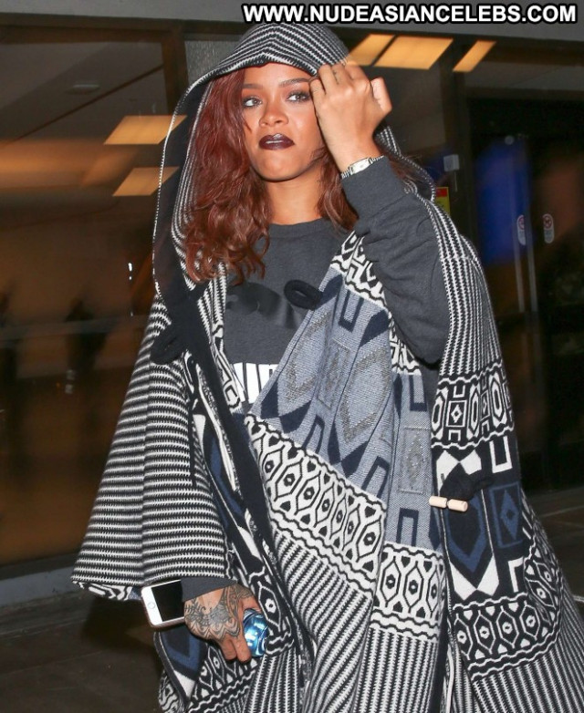 Rihanna Lax Airport Beautiful Paparazzi Posing Hot Celebrity Babe Lax