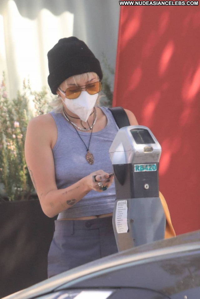 Miley Cyrus Los Angeles Posing Hot Paparazzi Beautiful Babe Celebrity