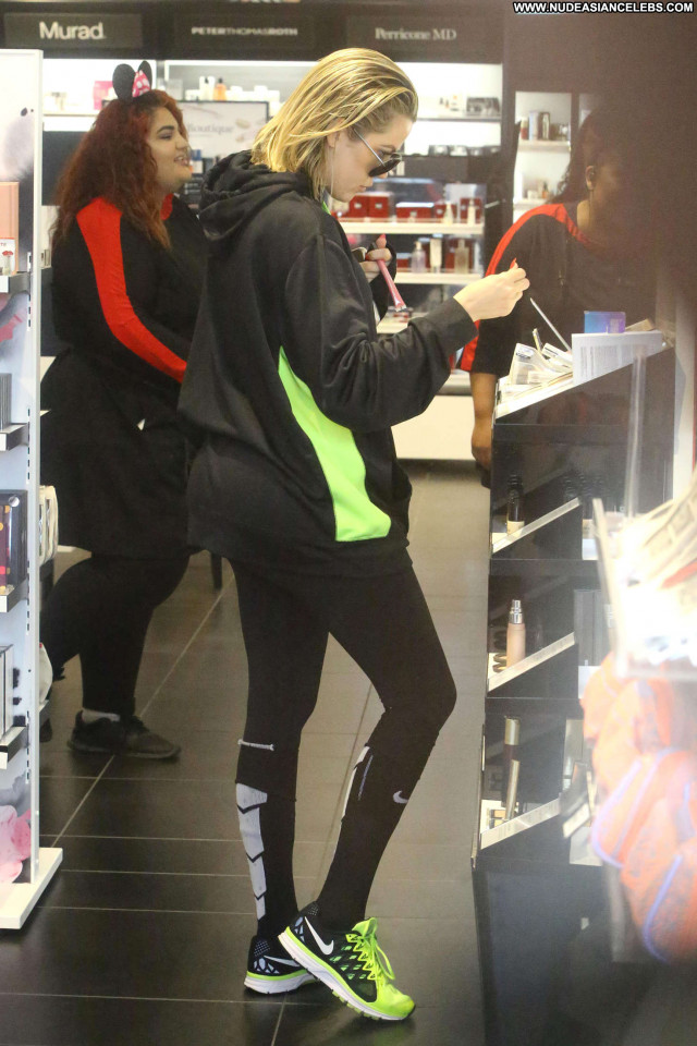 Khloe Kardashian No Source Posing Hot Celebrity Babe Shopping